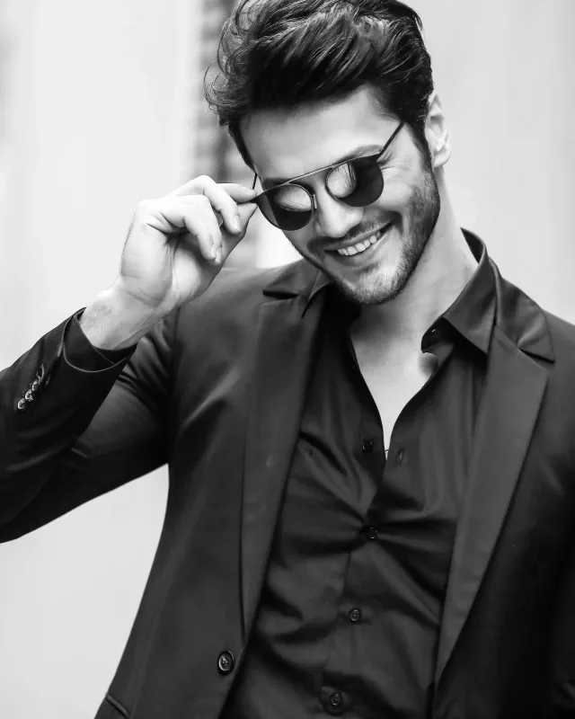 Azərbaycanlı model film çəkilişində qəza keçirdi