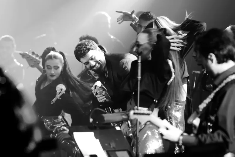 Zamiq konsertöncəsi liftdə qaldı, ayağını zədələdi