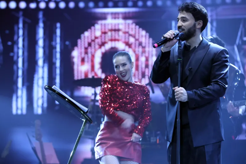 Zamiq konsertöncəsi liftdə qaldı, ayağını zədələdi