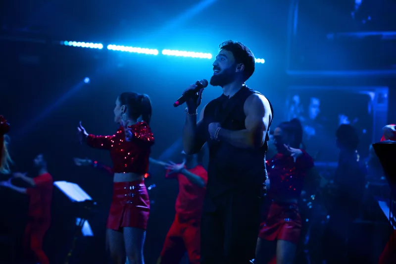 Zamiq konsertöncəsi liftdə qaldı, ayağını zədələdi