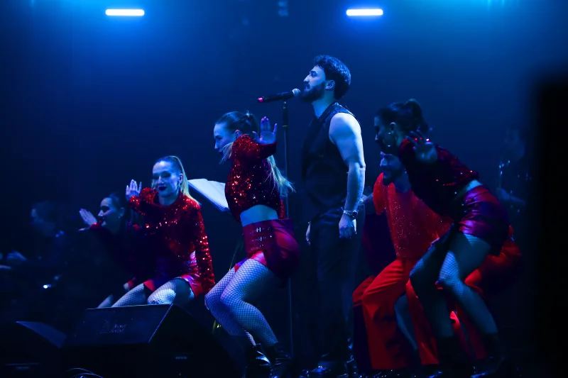 Zamiq konsertöncəsi liftdə qaldı, ayağını zədələdi