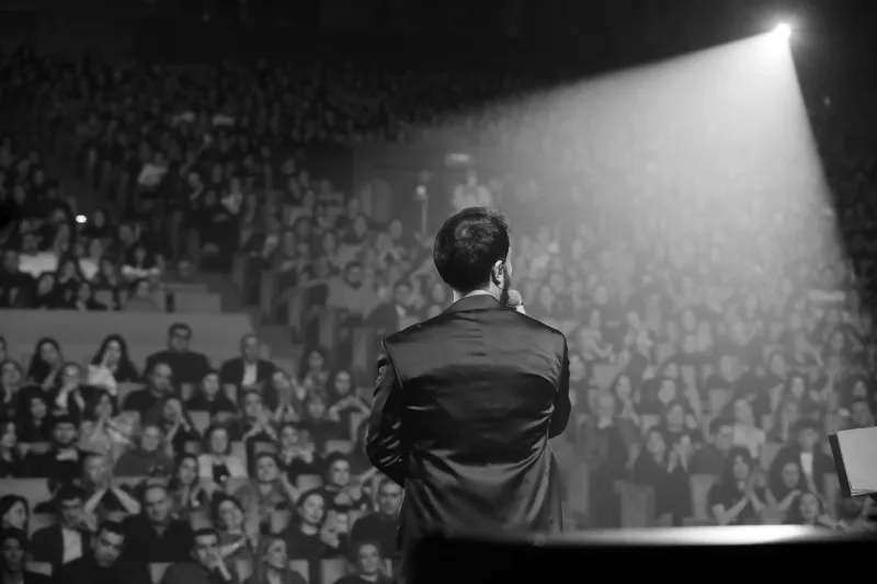 Zamiq konsertöncəsi liftdə qaldı, ayağını zədələdi