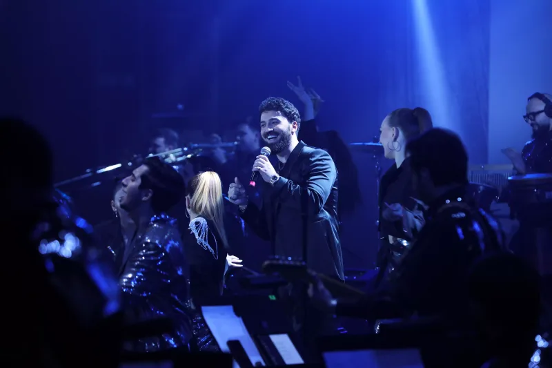 Zamiq konsertöncəsi liftdə qaldı, ayağını zədələdi