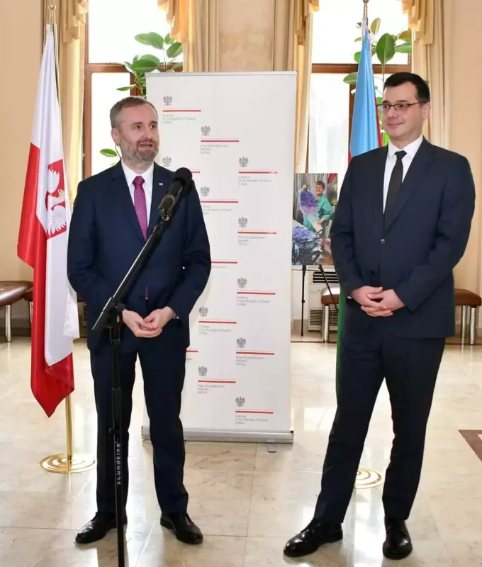 Polşa kukla sənəti nümunələri fotosərgidə