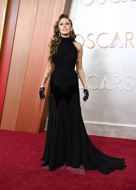 “Oskar-2025”in ən zövqlü geyinən ulduzları!