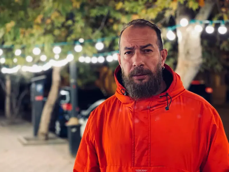 “Öyrəşmişik, hamıya sənətkar deyirik”