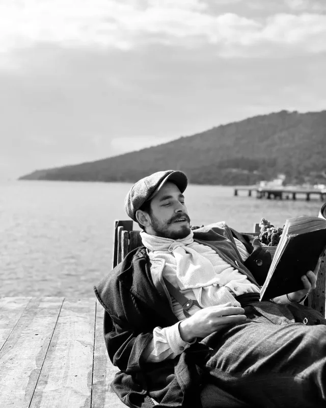 Ölkədən çıxmasına icazə verilməyən aktyor işindən oldu