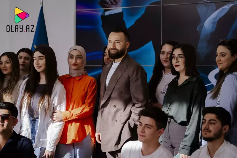 “Efirdən kiməsə söz atmağı düzgün saymıram”