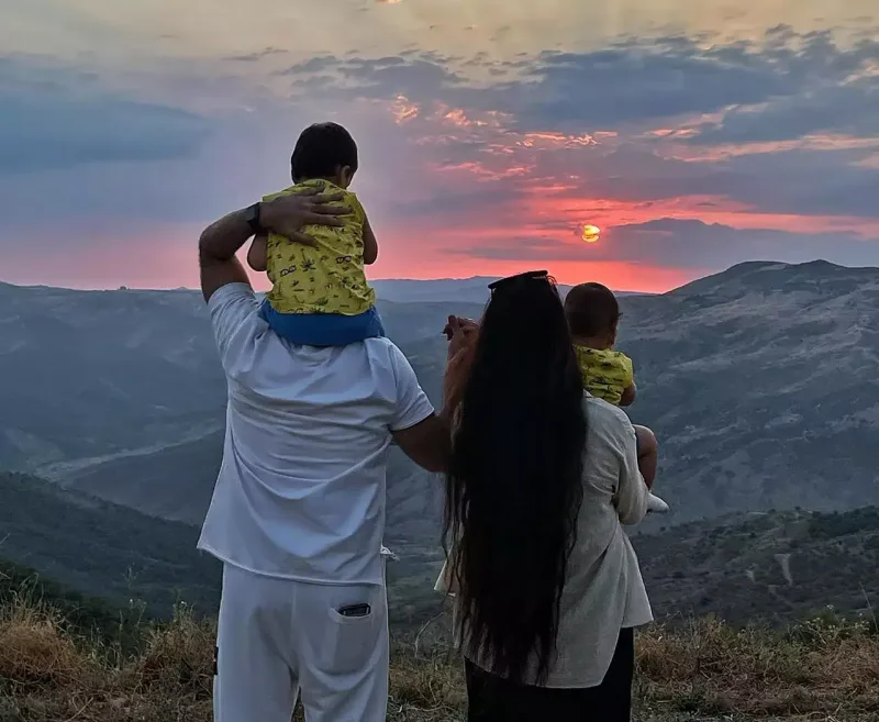 “Efirdən kiməsə söz atmağı düzgün saymıram”