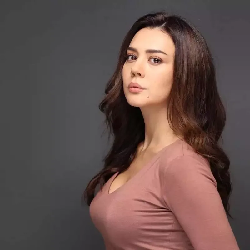 Oksana kimə söz atır?