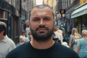 Metenin klipindəki LGBTQIA+ bayrağı müzakirə yaratdı