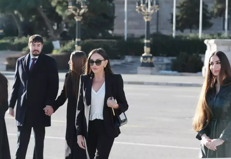 Zərif stili hər qadına ilham verir...