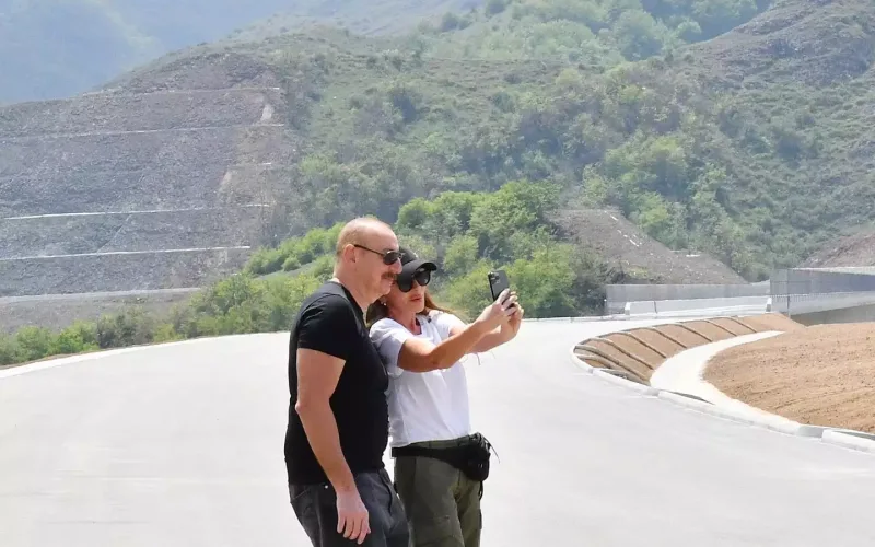 Zərif stili hər qadına ilham verir...