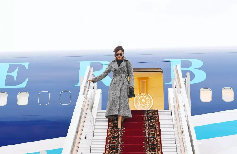 Zərif stili hər qadına ilham verir...