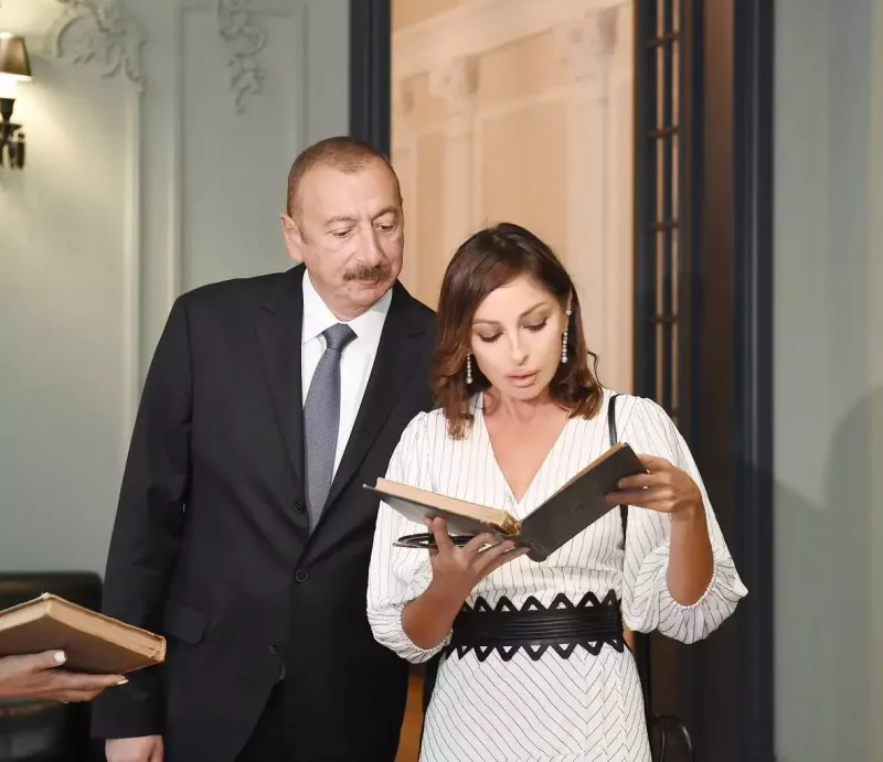 Zərif stili hər qadına ilham verir...