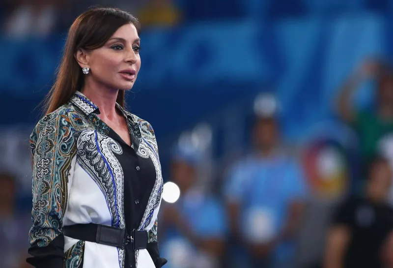 Zərif stili hər qadına ilham verir...