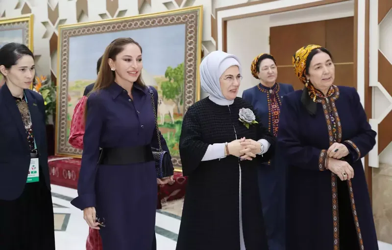 Zərif stili hər qadına ilham verir...