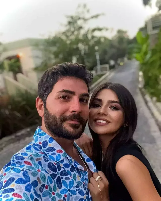 Elçin boşandığını etiraf etdi!