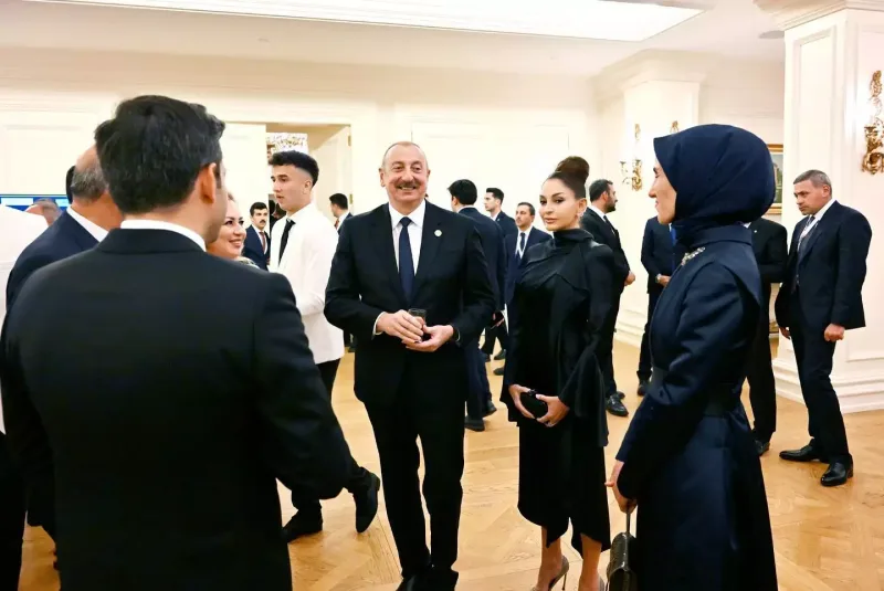 Zərif stili hər qadına ilham verir...