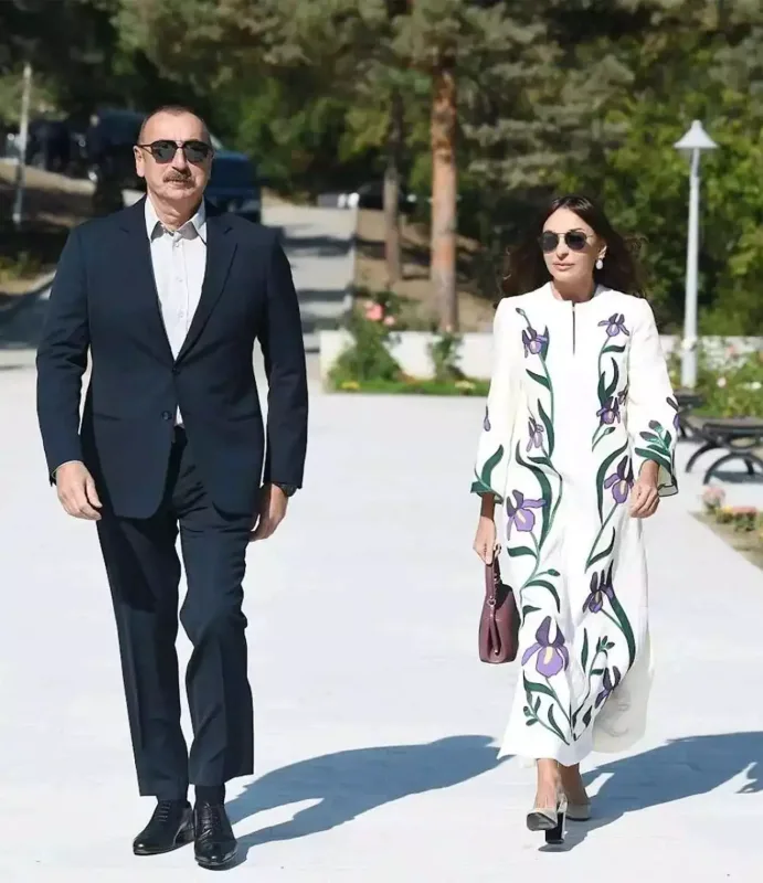 Zərif stili hər qadına ilham verir...