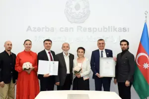 Dövlət Pantomima Teatrının kollektivi ilə görüş keçirildi