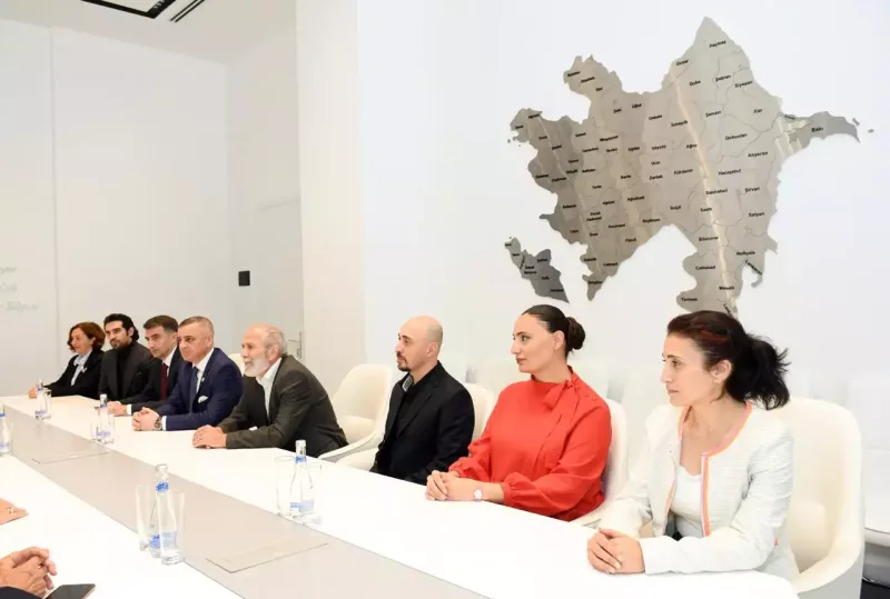 Dövlət Pantomima Teatrının kollektivi ilə görüş keçirildi