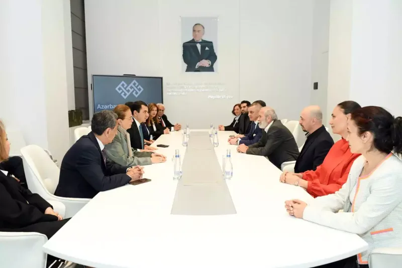 Dövlət Pantomima Teatrının kollektivi ilə görüş keçirildi