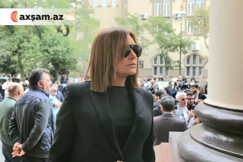 Məşhurlar onunla vidaya qatıldı