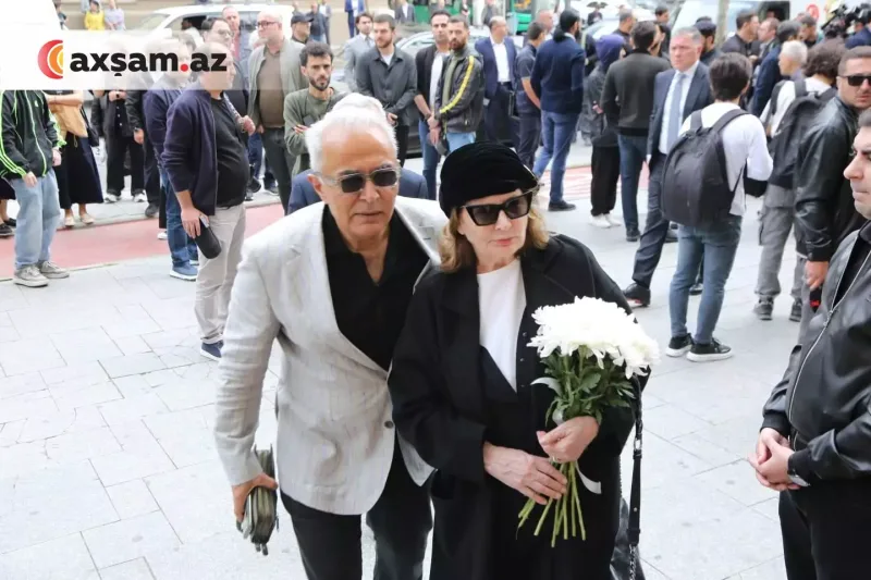 Məşhurlar onunla vidaya qatıldı