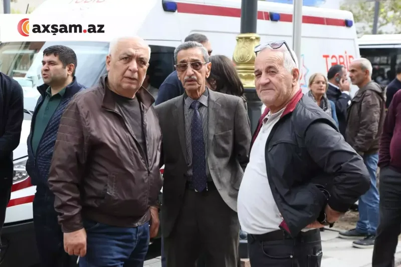 Məşhurlar onunla vidaya qatıldı