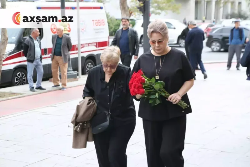 Məşhurlar onunla vidaya qatıldı