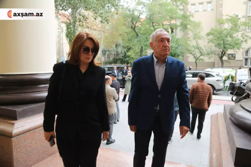 Məşhurlar onunla vidaya qatıldı