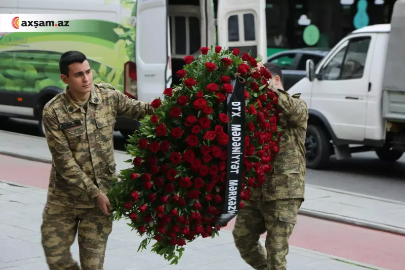 Məşhurlar onunla vidaya qatıldı