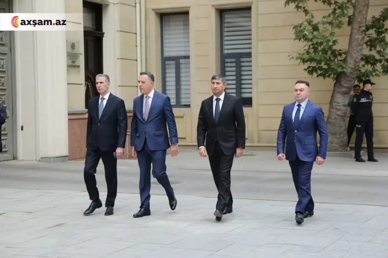 Məşhurlar onunla vidaya qatıldı