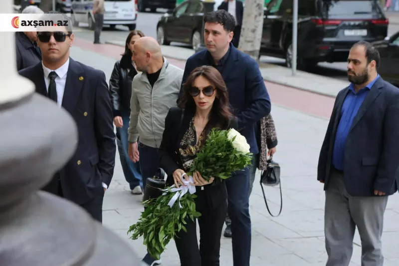 Məşhurlar onunla vidaya qatıldı