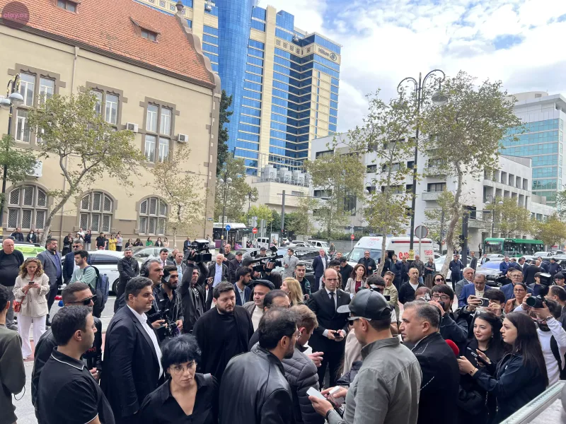 Məşhurlar onunla vidaya qatıldı