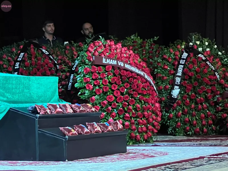 Prezident və xanımı əklil göndərdi