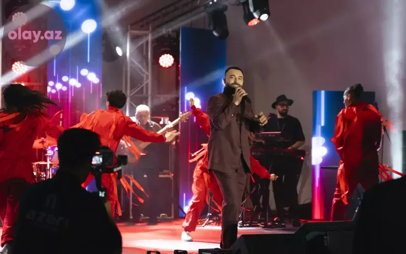 Azadın ilk konserti baş tutdu!