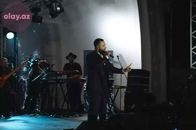 Azadın ilk konserti baş tutdu!