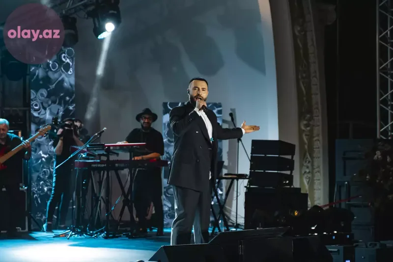 Azadın ilk konserti baş tutdu!