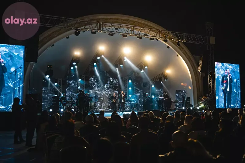 Azadın ilk konserti baş tutdu!