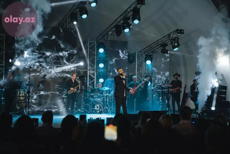 Azadın ilk konserti baş tutdu!