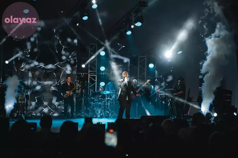 Azadın ilk konserti baş tutdu!