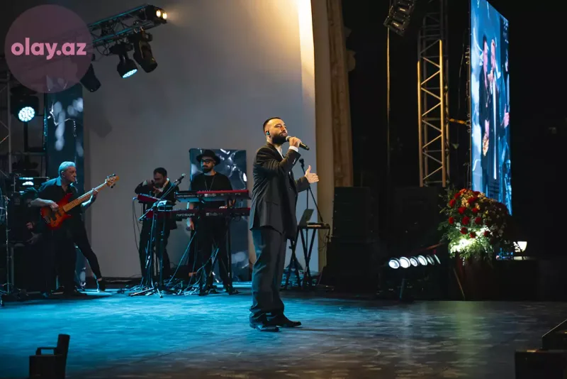 Azadın ilk konserti baş tutdu!