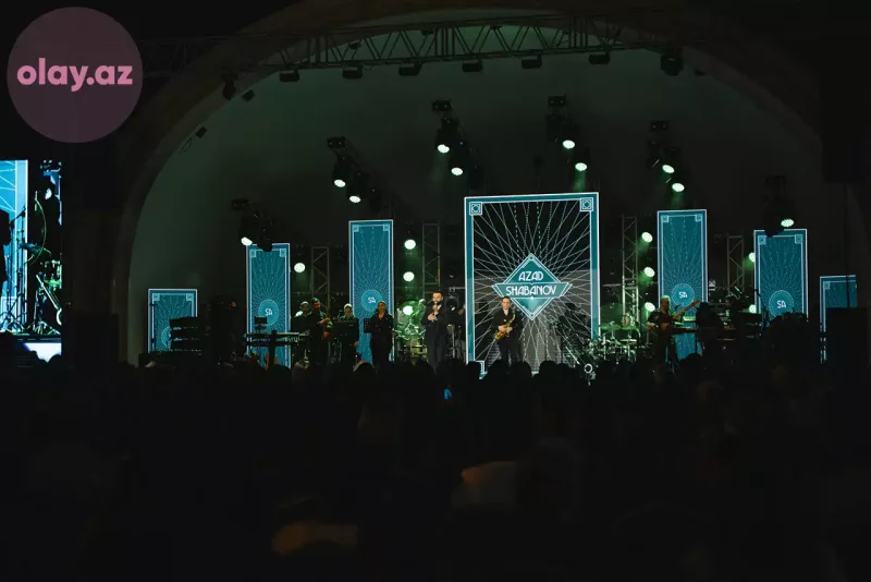 Azadın ilk konserti baş tutdu!