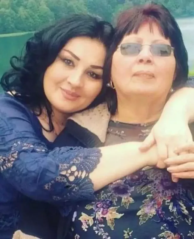 “Bacım ifaçı olmağımı istəmirdi”