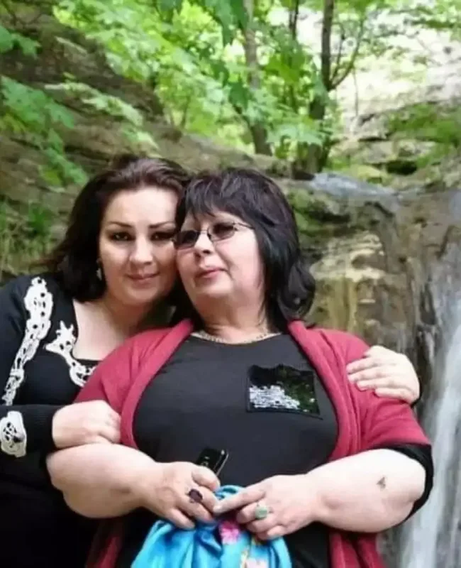 “Bacım ifaçı olmağımı istəmirdi”