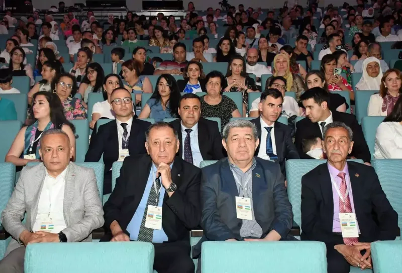 Özbəkistanda səhnəyə çıxdılar!