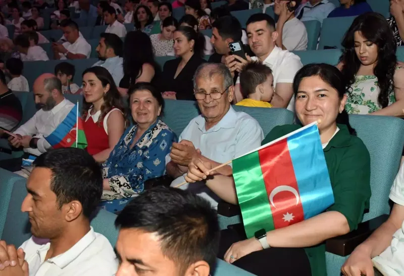 Özbəkistanda səhnəyə çıxdılar!