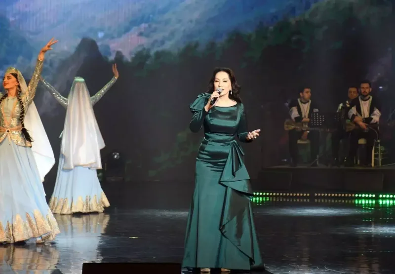 Özbəkistanda səhnəyə çıxdılar!